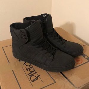 Black Supra Skytops